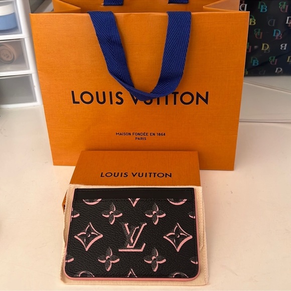 NWT LOUIS VUITTON CARDHOLDER - FULL SET - Picture 1 of 3